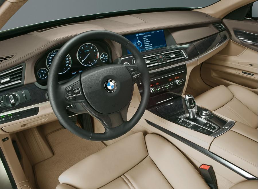  BMW 7-Series 2009 года  (фото 89 из 167)